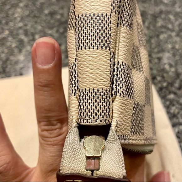 LOUIS VUITTON AZUR MINI POCHETTE - Picture 8 of 10